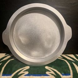 Wilton Armetale Gourmet Grillware Deep Dish Pizza Tray.