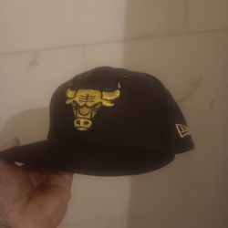 CHICAGO BULLS LEATHER BILLED HAT 7 1/8 SIZE