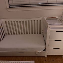 Graco Crib / White Crib 