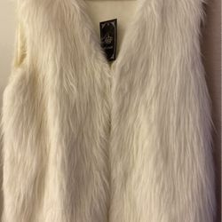 Fur Vest   Size large   Brand New!