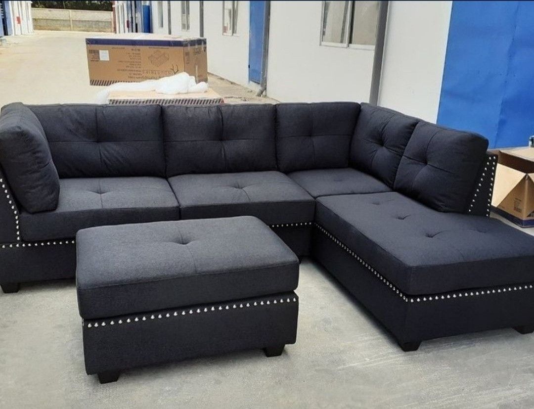 💕💕 SAME DAY and FAST DELIVERY 🚚🚚 BRAND NEW and IN BOX😍 Sienna Black Velvet Sectional With Storage Ottoman