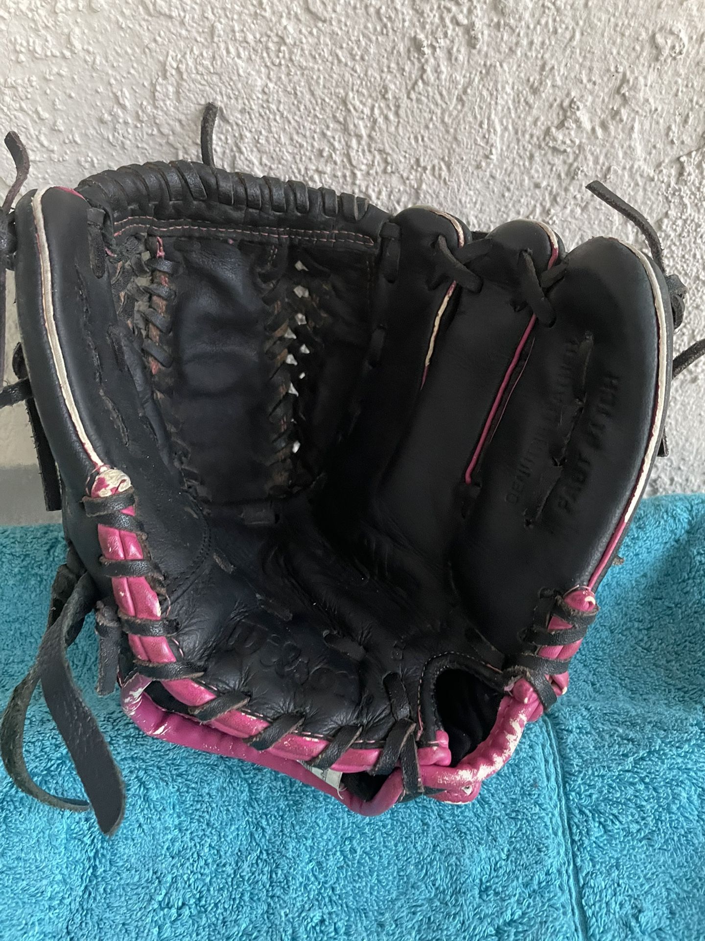 Wilson Flash Genuine Leather 11 Inch Softball 🥎 Glove Used