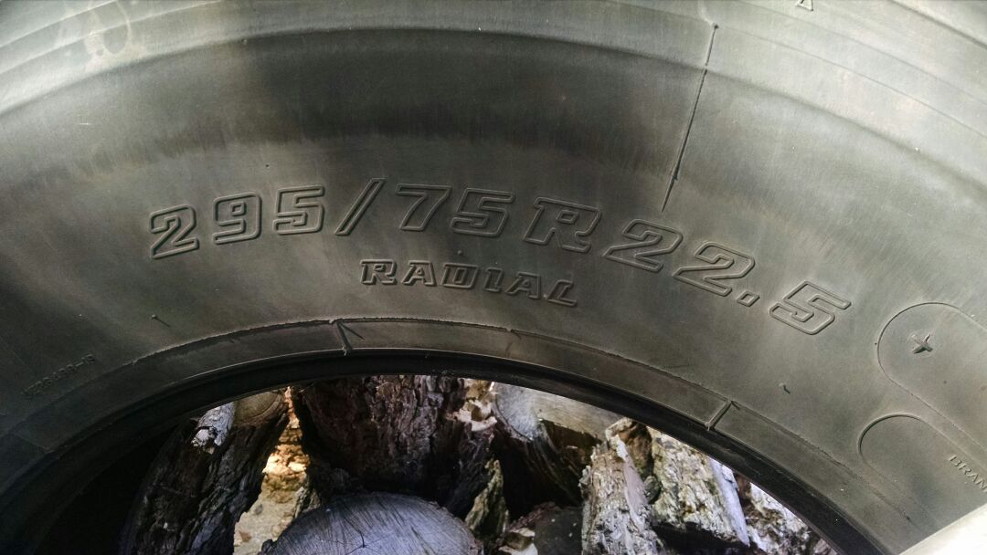 Diesel steer tires Bridgestone and Firestone 295/75R 22.5