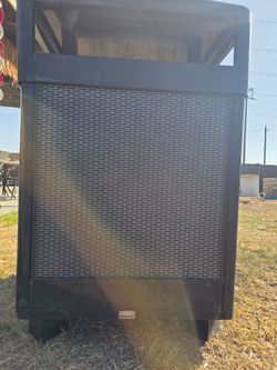 Comercial trash can