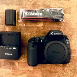 5D Mii + Battery Grip + CF 32 Gb Card And 1 Battery 