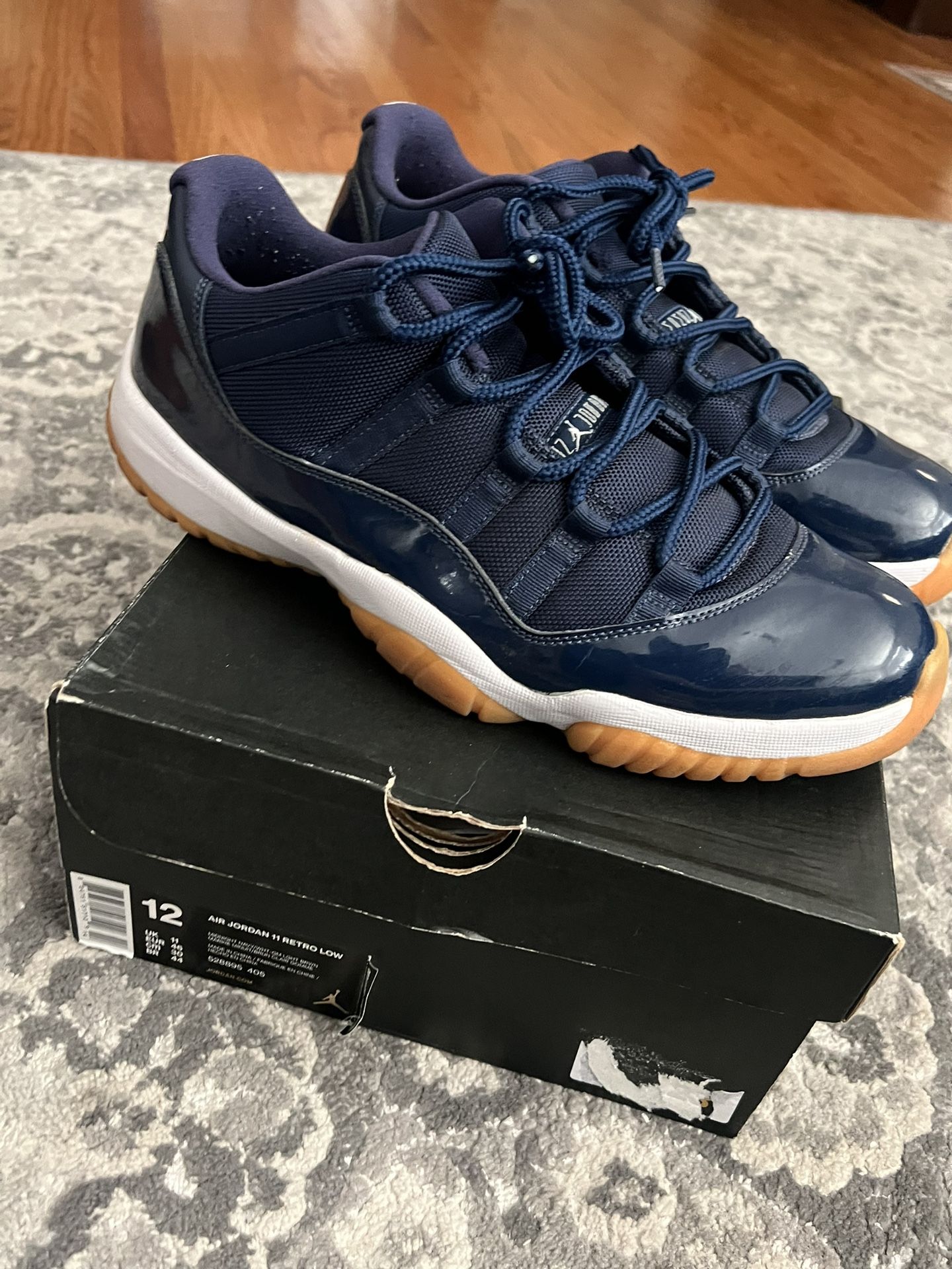 Air jordan Retro 11 (size 12)