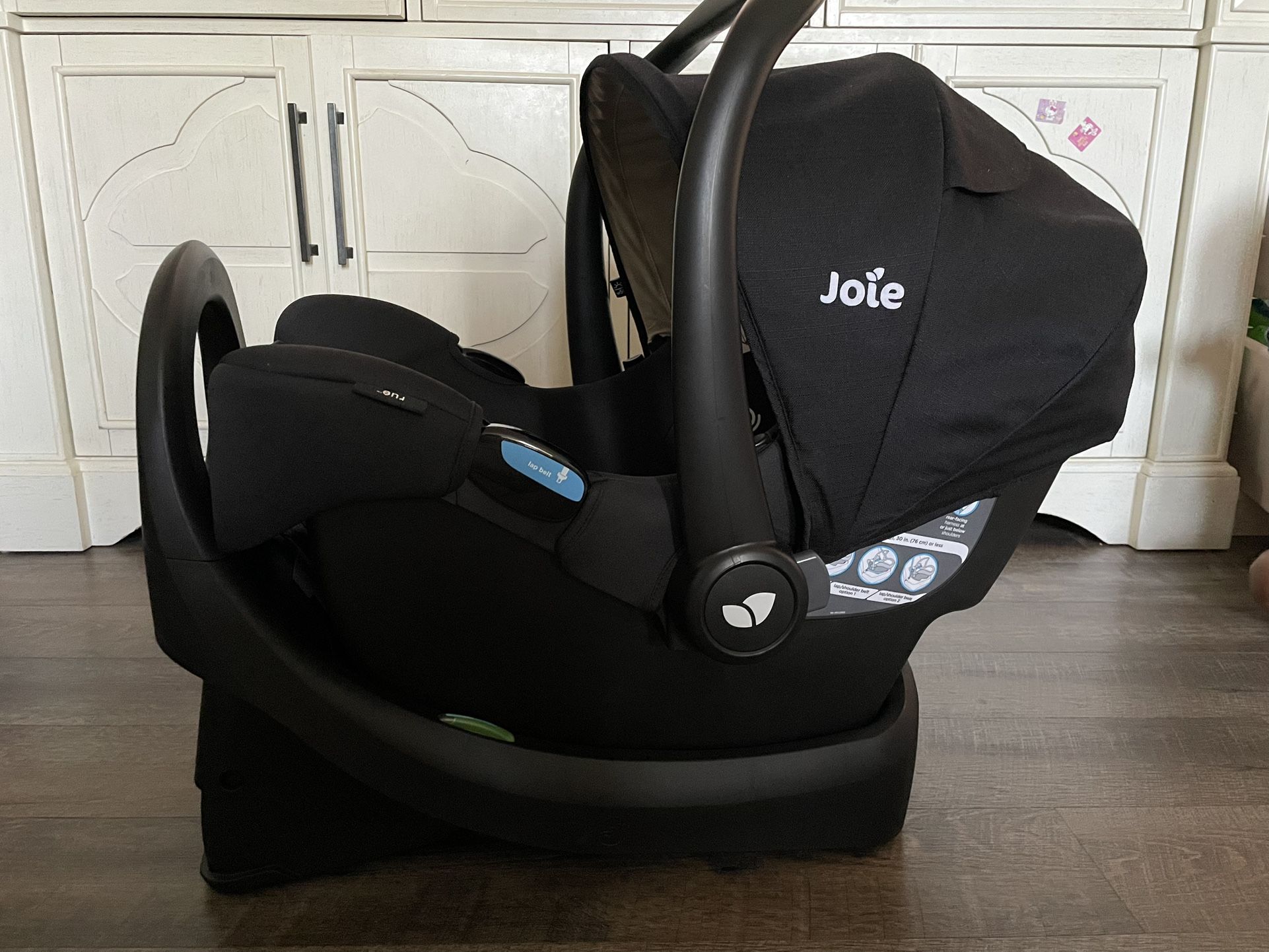 Joie Infant Car seat. Like New Condition!
