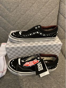 PEARLIZED VANS BLACK (Sizes 9,10,11.5)