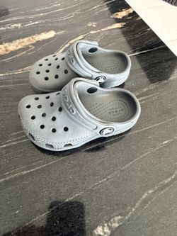 Toddler crocs size 6