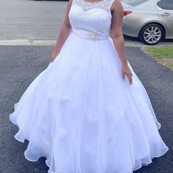 Wedding Dress W/peticoat 