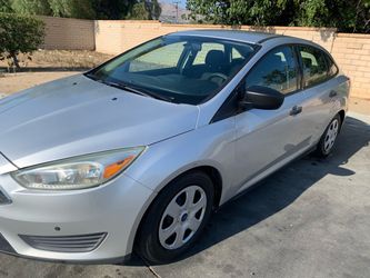 Ford Focus Silver 4-Door Sedan