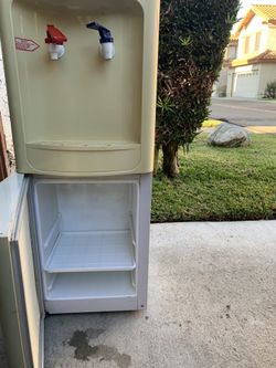 Dispenser water hot and cold