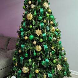 Non-Lit Donner Fir Artificial Christmas Tree, 7.5 ft. Assembles Each Branch At The Time. 1310 Tips. Great Condition. Decorations NOT Included