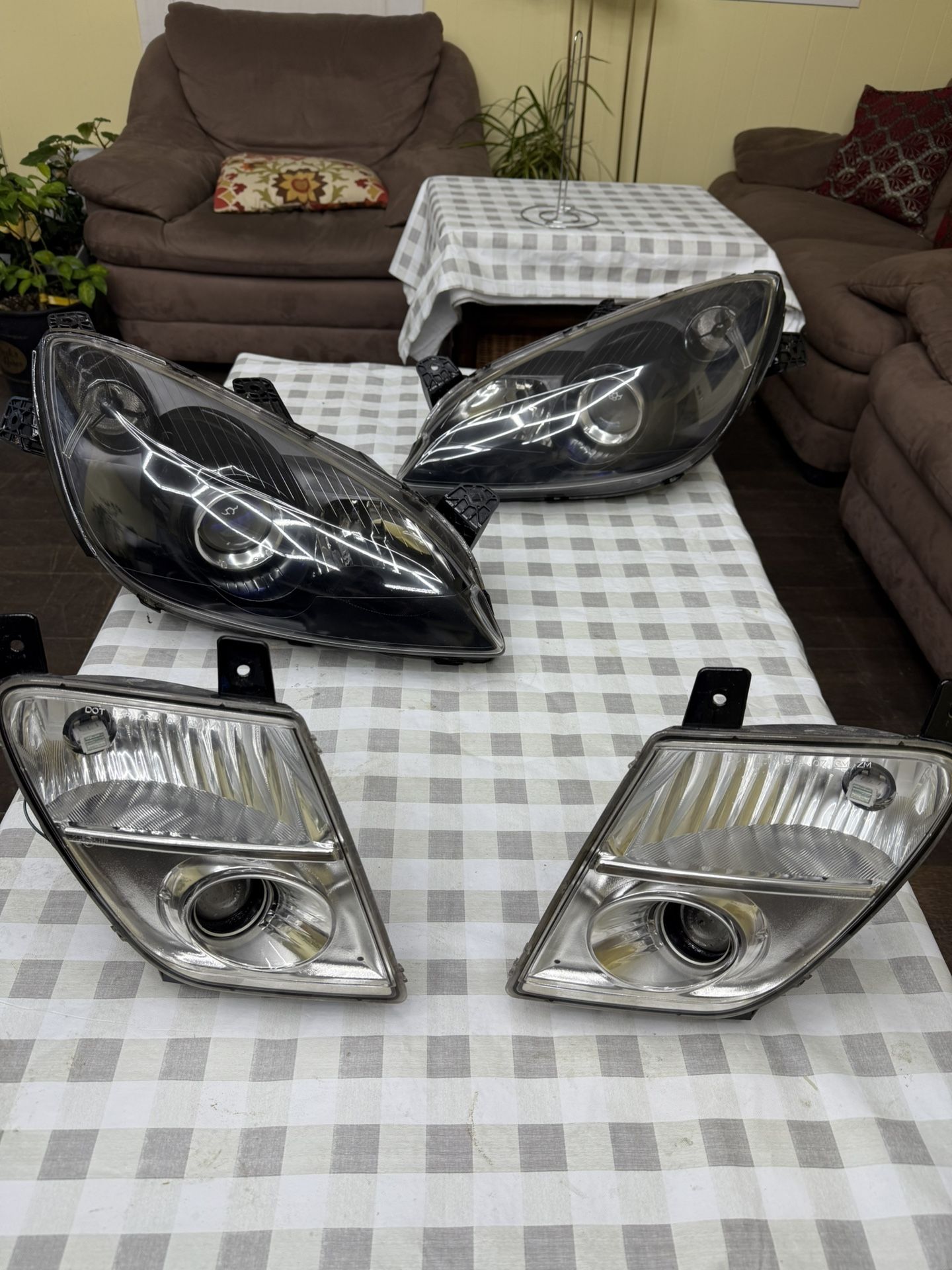 Saturn Sky Headlight Fog light Assembly Bumper Grille