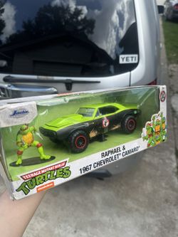 Ninja Turtles Figurine + Car