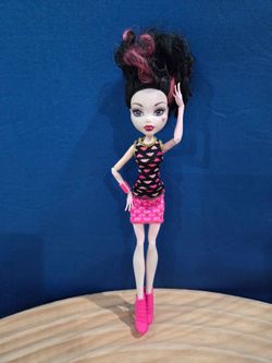 Monster High Creepateria Draculaura 10.5" Doll 2008