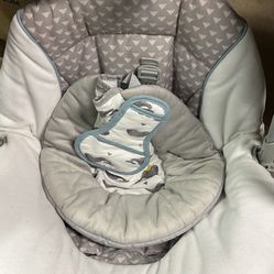 Graco Slim Spaces Compact Baby Swing
