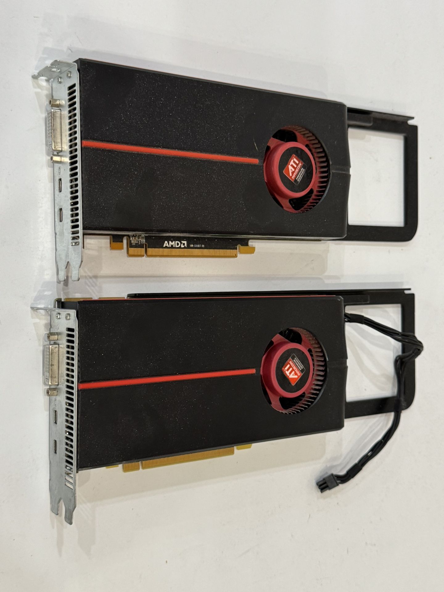 Two ATI Radeon HD5770 For 1,1 To 5,1 (1GB)