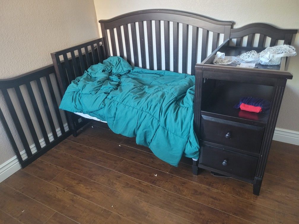 Crib With Changing Table