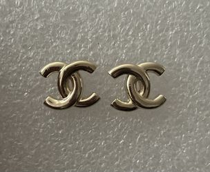 14k Solid Yellow Gold Chanel CC Earrings for Sale in Los Angeles, CA -  OfferUp