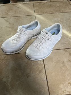 Skechers Women's Sneaker (60)