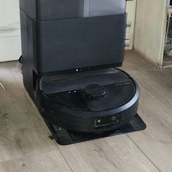 Roomba Vacuum/ Mopping 