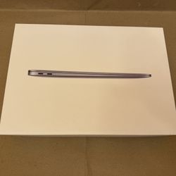 MacBook Air 2020 - 13 Inch - Like New 