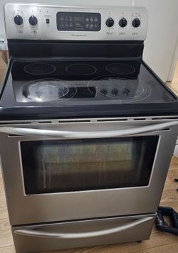 Frigidaire Gallery Series Electric Glass Top Stove