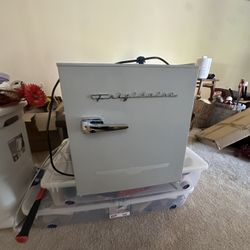 Mini Fridge 
