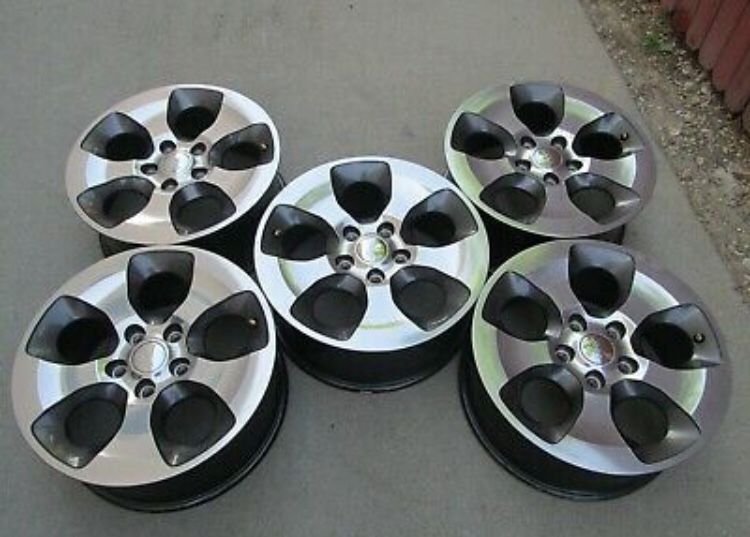 5 2014 Jeep Wrangler rims 18x7.