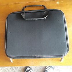 INIT Large Laptop Case (16L, 12W)