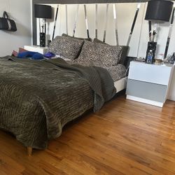 Bed Used Like New Less Than A Year Of Use 