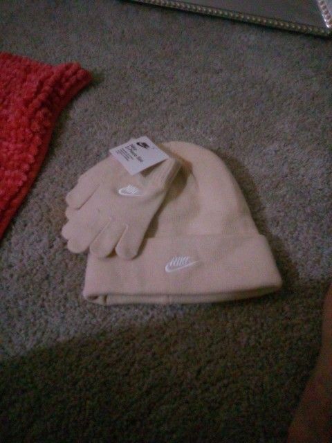 Nike Brand New Winter Hat And Gloves Set
