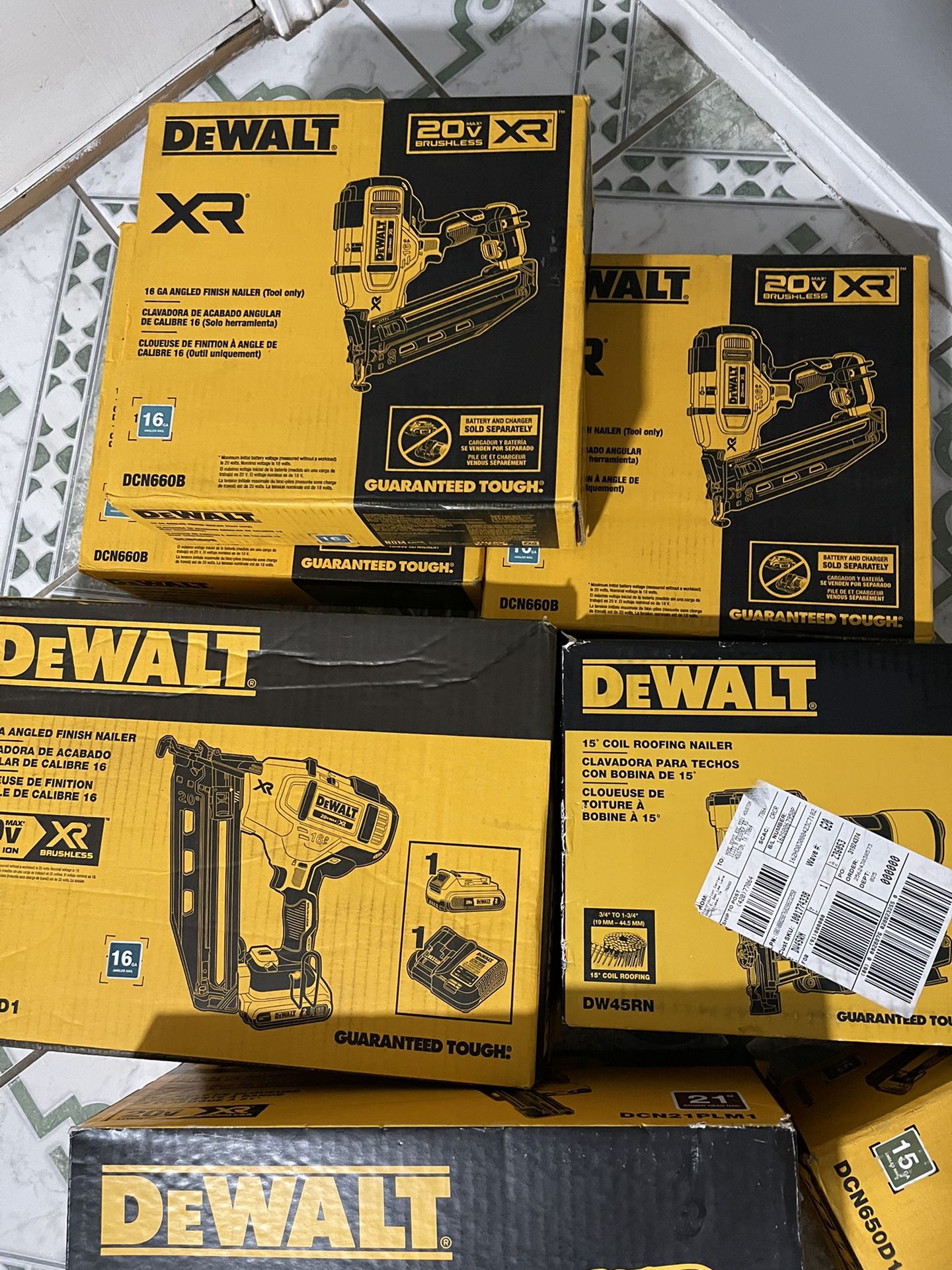 Dewalt New And Seal Nailers 200 Nailer Only And 320 Complete Set Not Taking Less Nuevas 