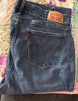 Women’s Levi’s Curvy Bootcut 32 Reg. Excellent Condition (Johnstown Ohio)