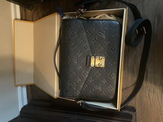 Louis Vuitton Pochette Metis Black