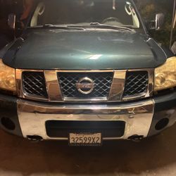 2004 Nissan Titan 5.6 L 4 Door King Cab