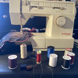 sewing machine SINGER , works perfectly 