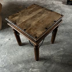 Side Table / End Table 