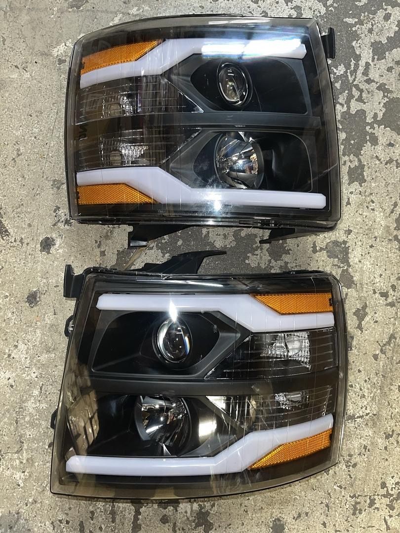 Black Housing Amber Reflector LED DRL Sequential Signal Projector Headlights Replacement For 07-13 Silverado