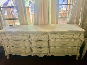 Shabby chic dresser