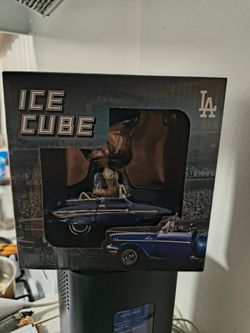 Ice cube bobblehead