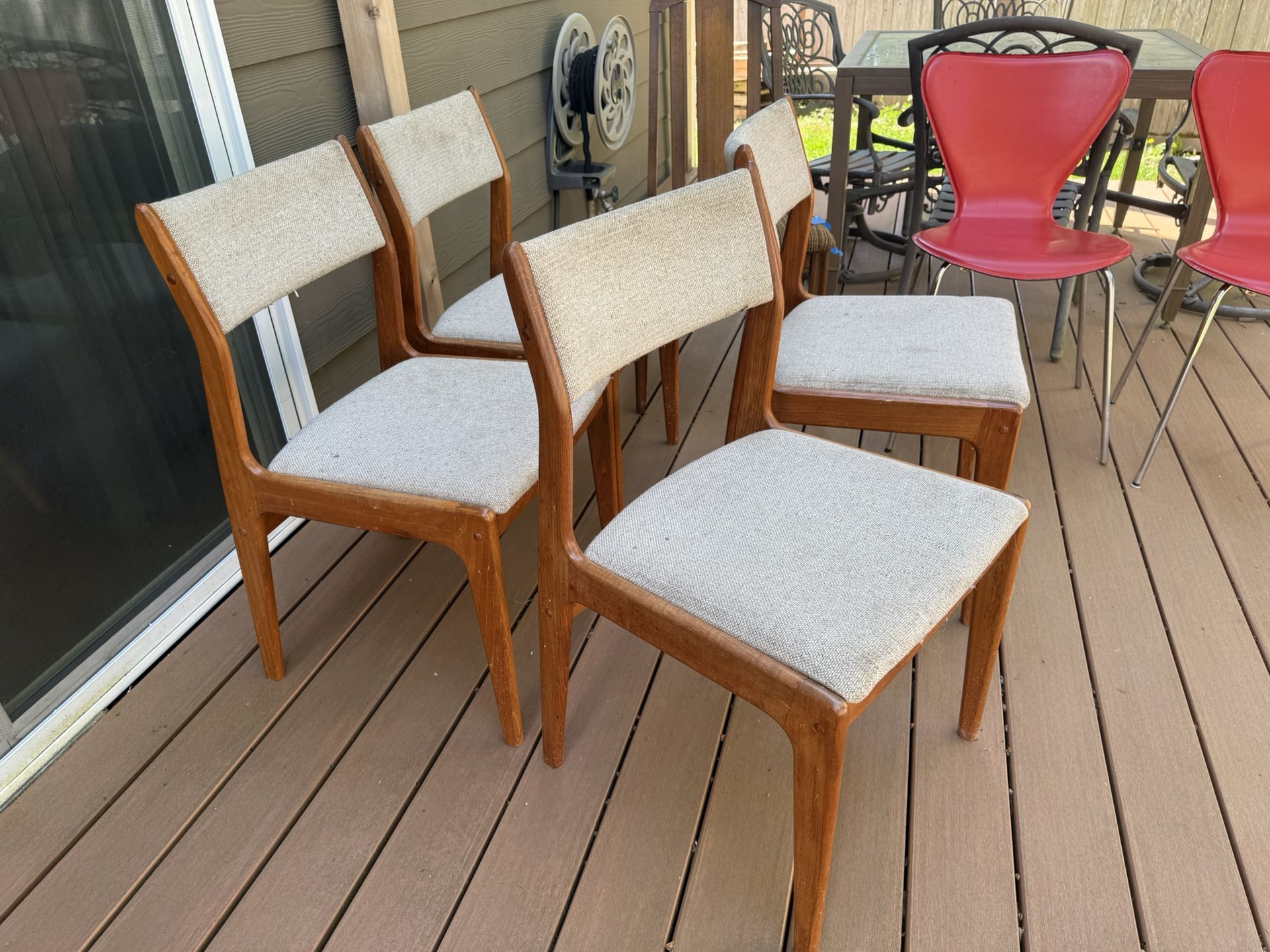 MCM D-Scan Chairs
