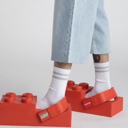 LEGO x Crocs Limited Edition Brick Clog (M8, W10)
