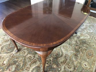 Great condition wood dining room table