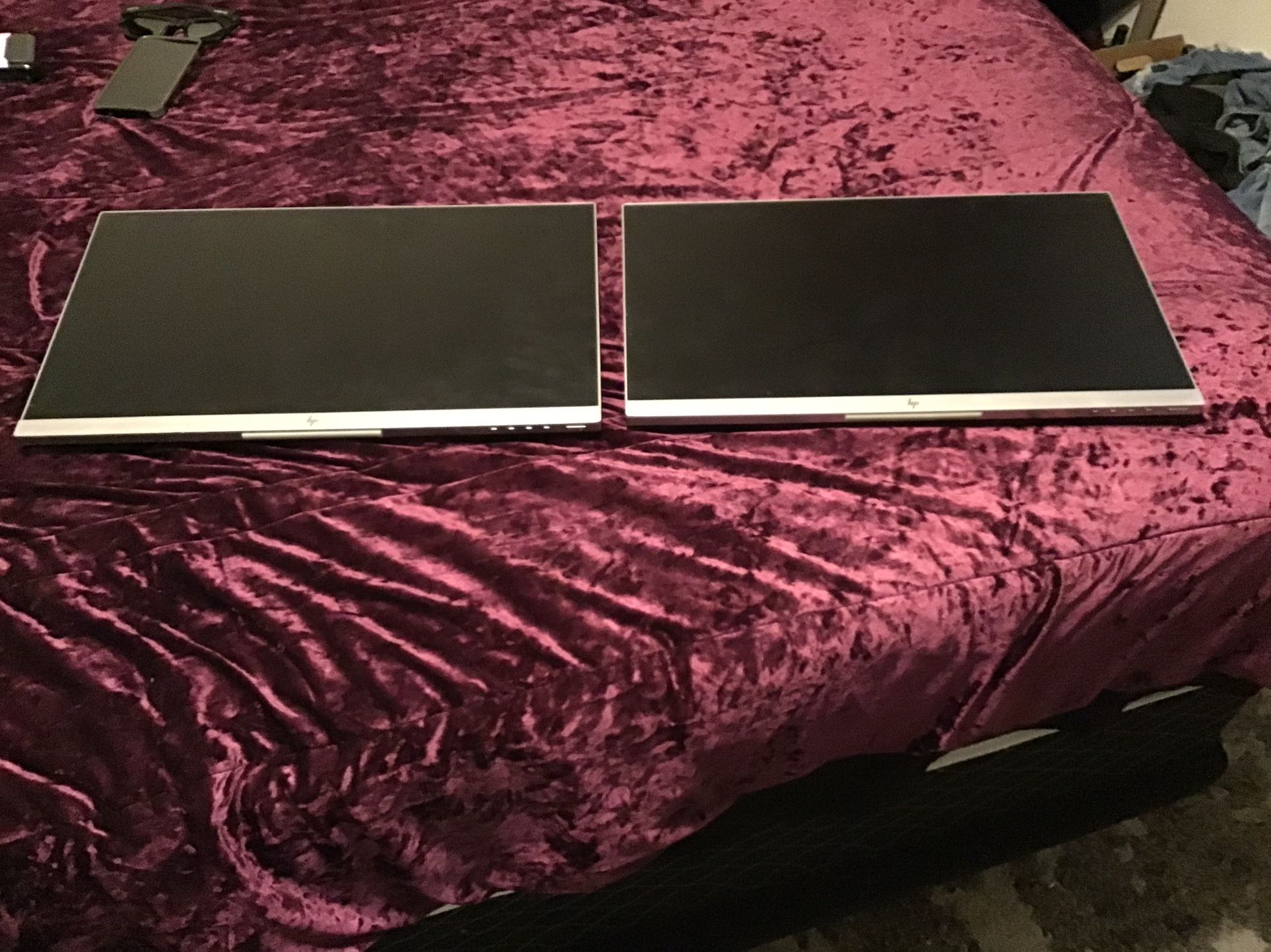 2 HP E223 21” Monitors