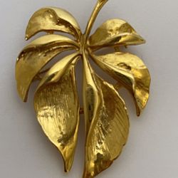 Vintage Brooch Gold Tone Leaf Pin