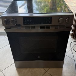 GE Slide In Electric Range/ Stove