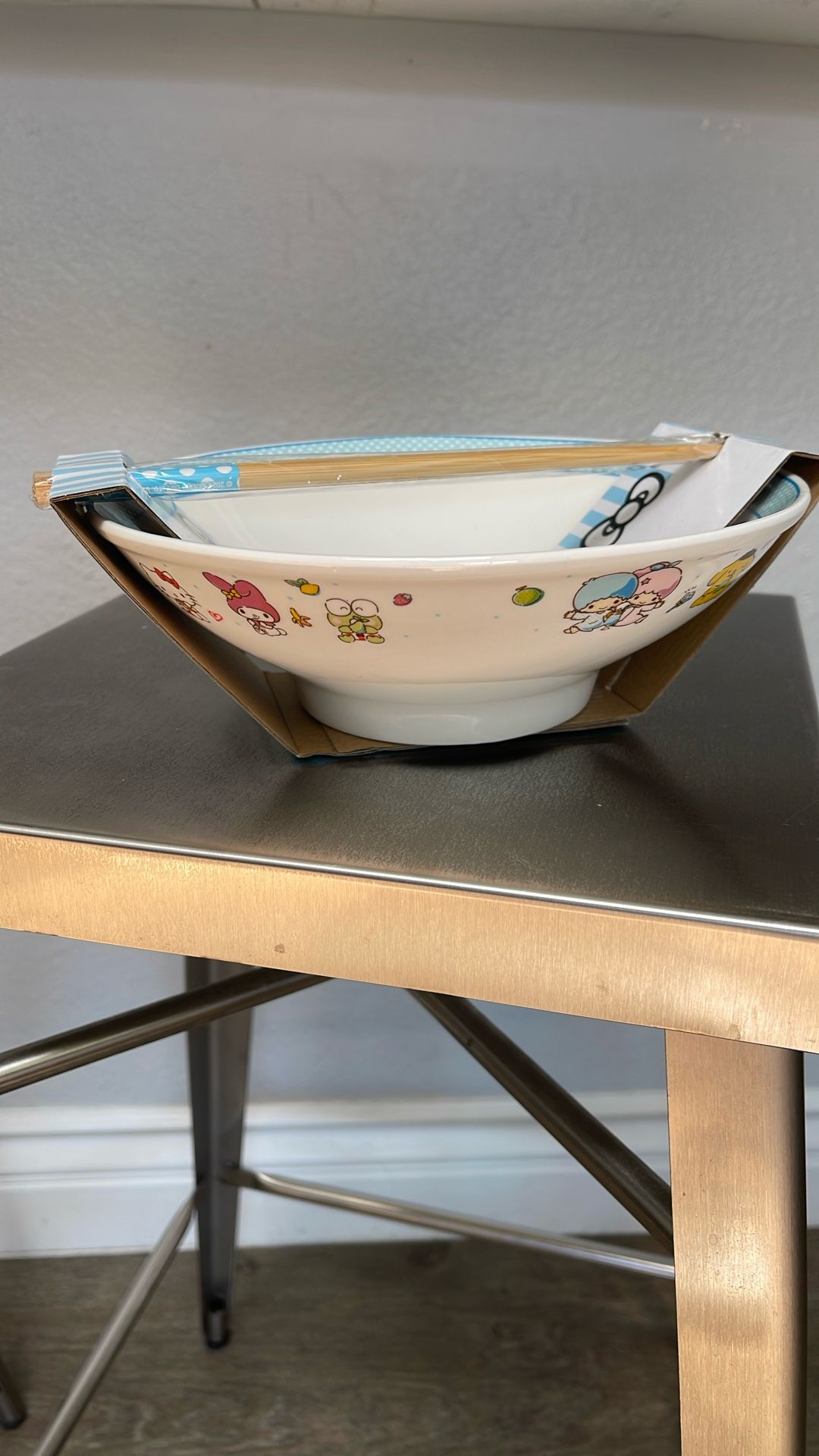 Hello Kitty And Friends Ceramic Bowl With Chopsticks