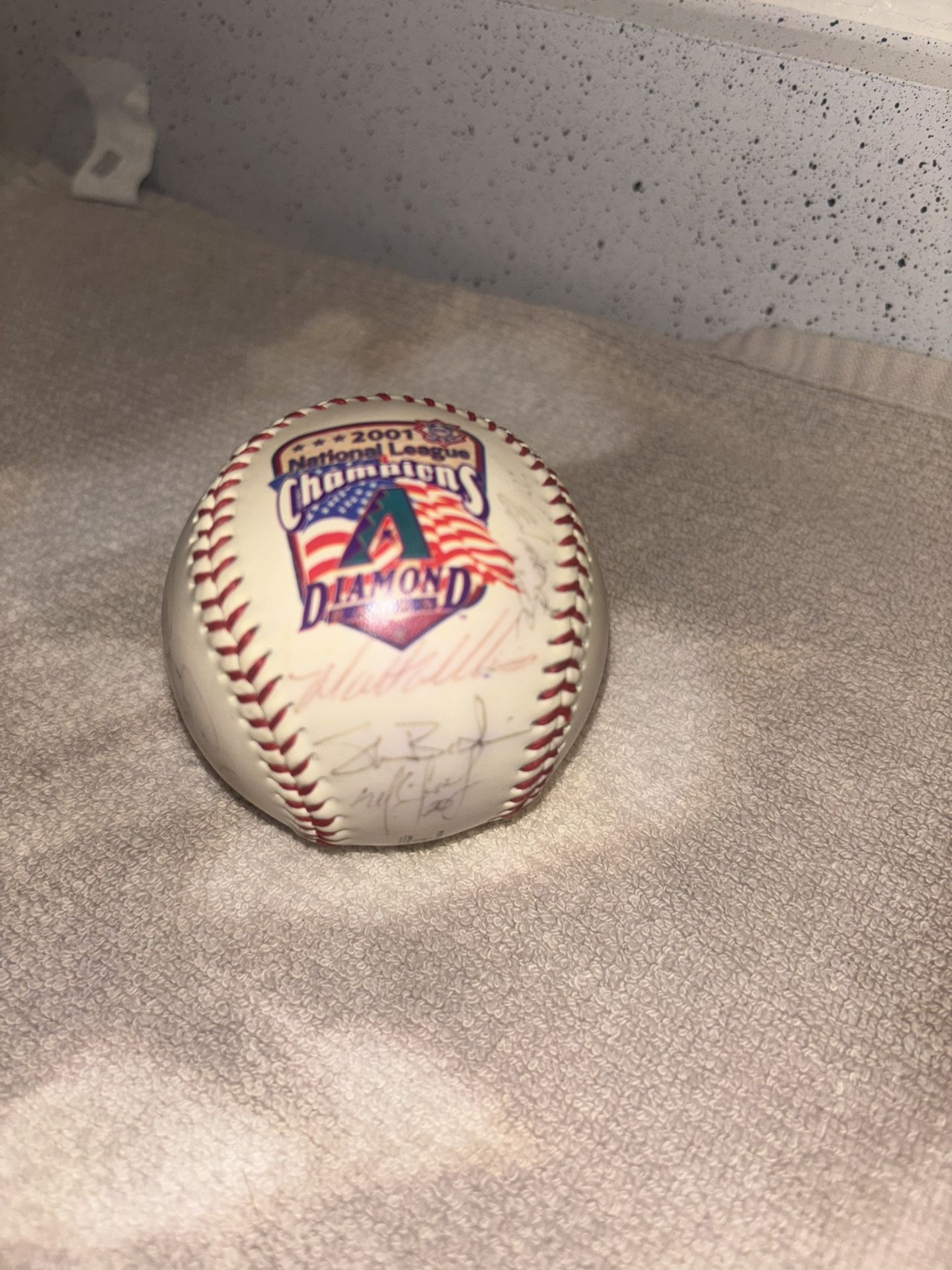 2001 world series dbacks team signed ball